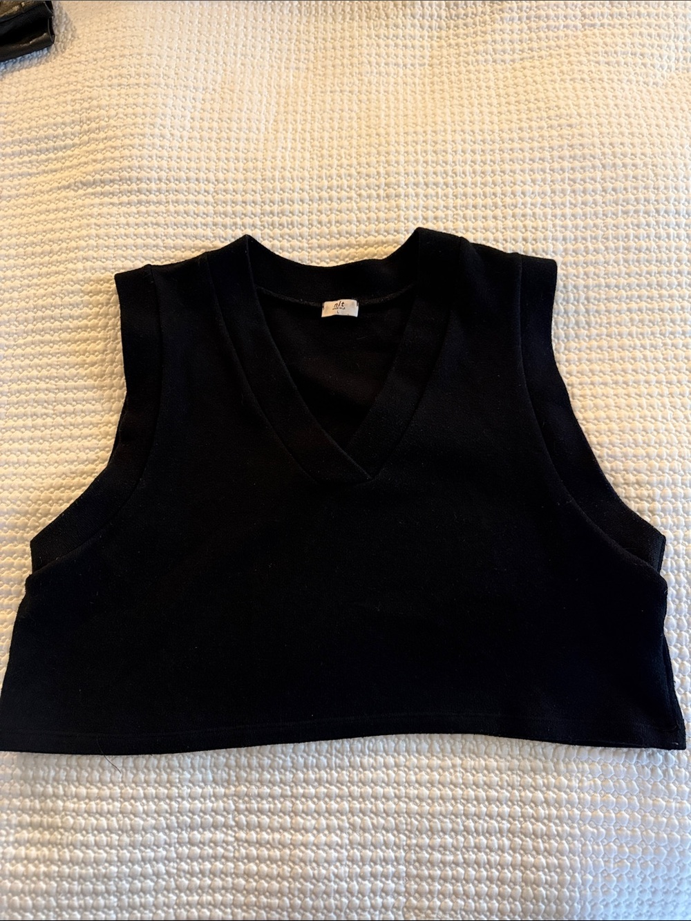 Black V-Neck Cropped Sweater Vest